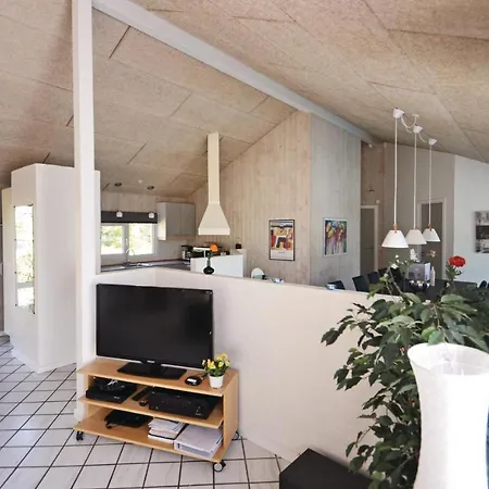 Holiday home Gorgeous In Glesborg With Kitchen Fjellerup Strand