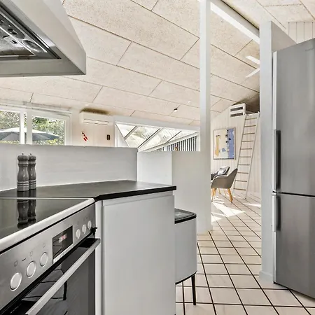 Gorgeous In Glesborg With Kitchen Fjellerup Strand